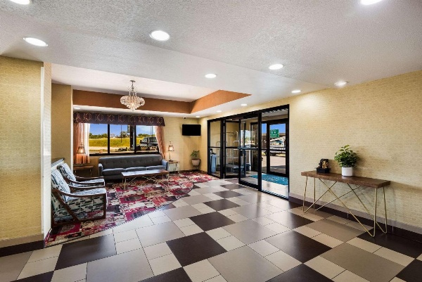 Quality Inn Des Moines image 6