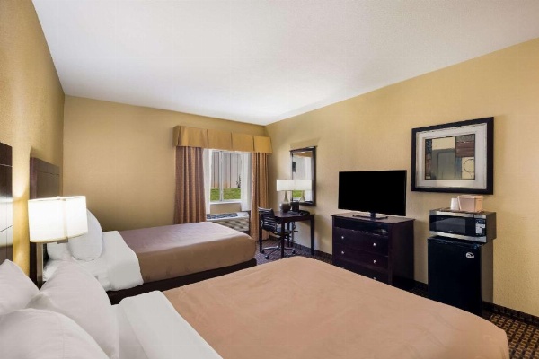 Quality Inn Des Moines image 8